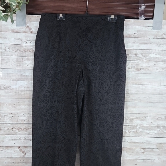 Talbot, Women's black floral Embroidered, side zipper, high rise pants. Size 16. - Picture 2 of 11